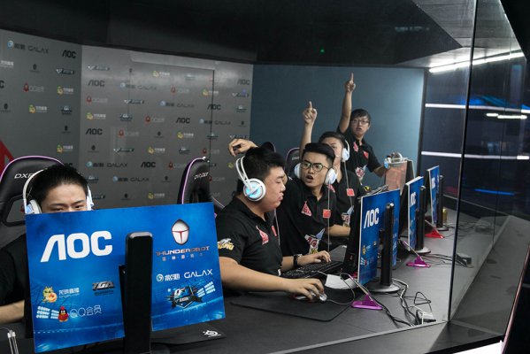 而向己方出 而向己方出